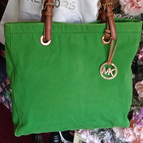 Michael Kors Green Shoulder Bag - Picture 1 of 14